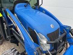 New Holland TC45DA 4x4 tractor w/ loader