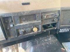 1991 International 4900 grain truck