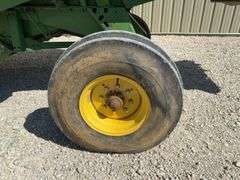 John Deere 4425 combine