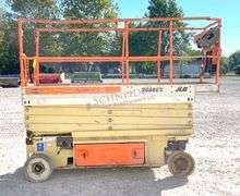 JLG 2646ES electric scissor lift
