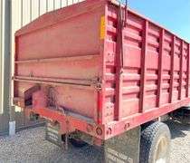 1991 International 4900 grain truck