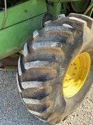 John Deere 4425 combine