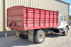 1991 International 4900 grain truck