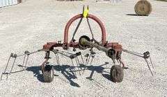 Hesston 3710 2 basket 3-pt. tedder