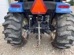 New Holland TC45DA 4x4 tractor w/ loader