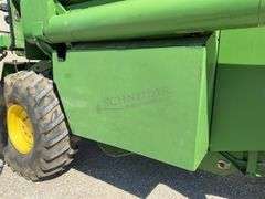 John Deere 4425 combine