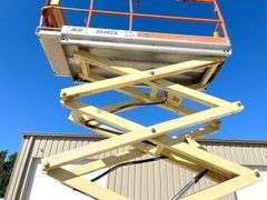 JLG 2646ES electric scissor lift