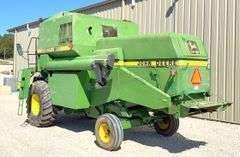 John Deere 4425 combine