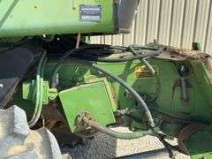 John Deere 4425 combine