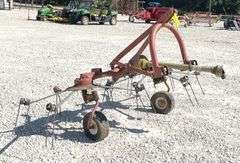 Hesston 3710 2 basket 3-pt. tedder