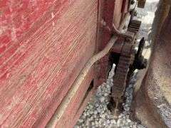 Ground drive manure spreader