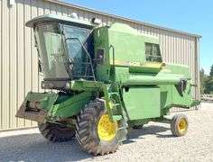 John Deere 4425 combine