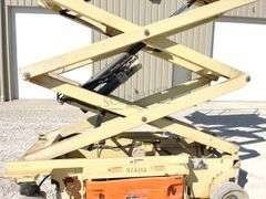JLG 2646ES electric scissor lift