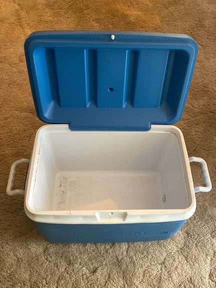 Rubbermaid Cooler