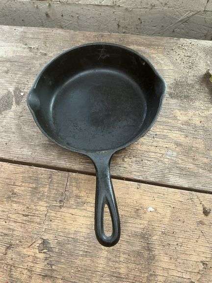 Wagner Ware 8 in cast iron skillet