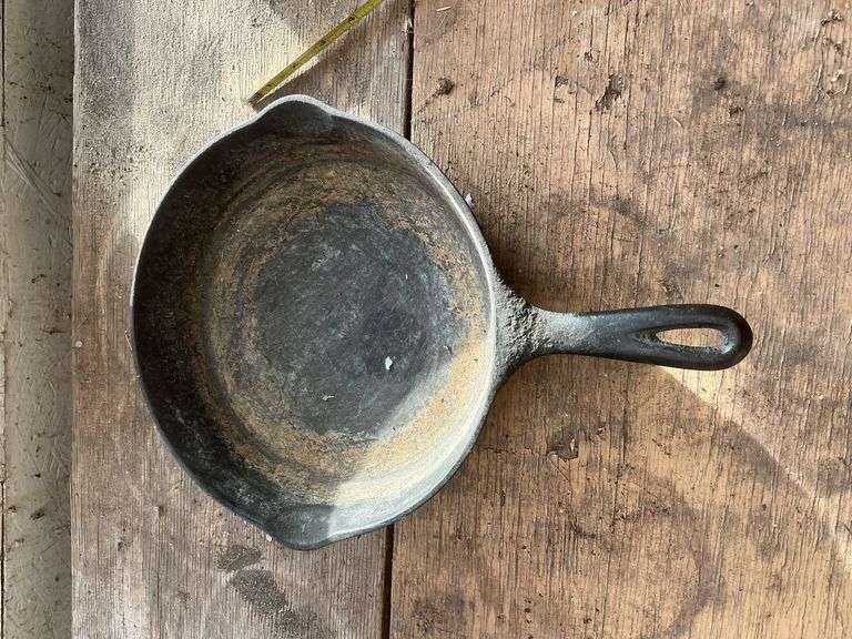 Wagner Ware cast iron 10 in skillet.
