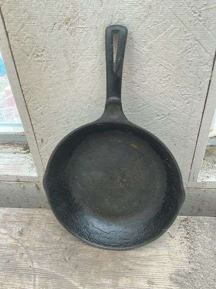 Wagner Ware 9 in cast iron chef skillet