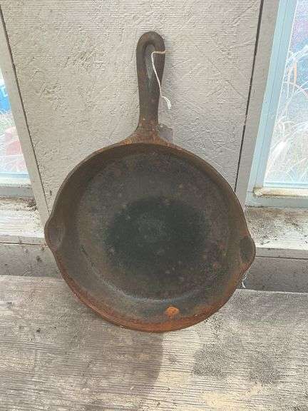 Griswold Erie NO. 8 cast iron skillet