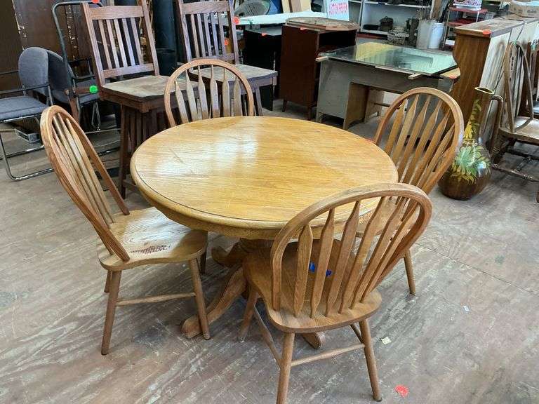 Oak kitchen round table with four chairs, no leaf (41.5” across)