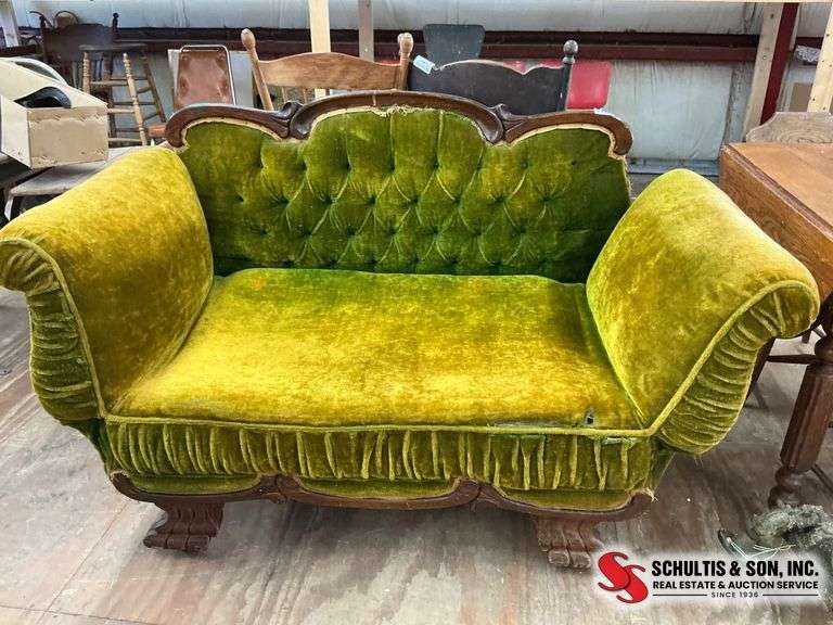 FAINTING COUCH Tufted Green Velvet Settee