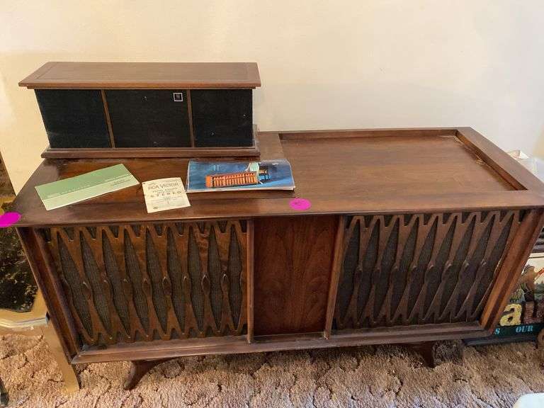 RCA VICTOR MID CENTURY STEREO IN CABINET