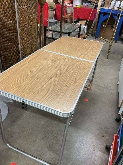 Fold up table