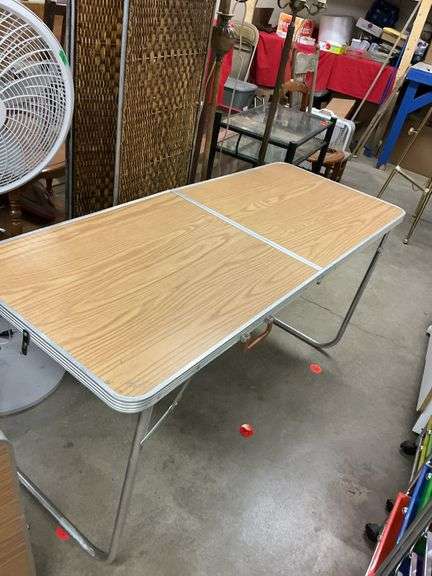 Fold up table