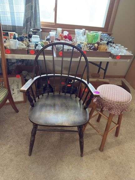 Ashlen hand crafted comb back Windsor chair