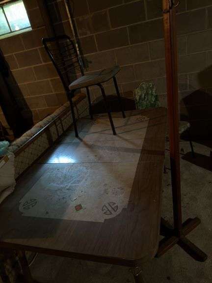 Table  , coat tree and fold up chair