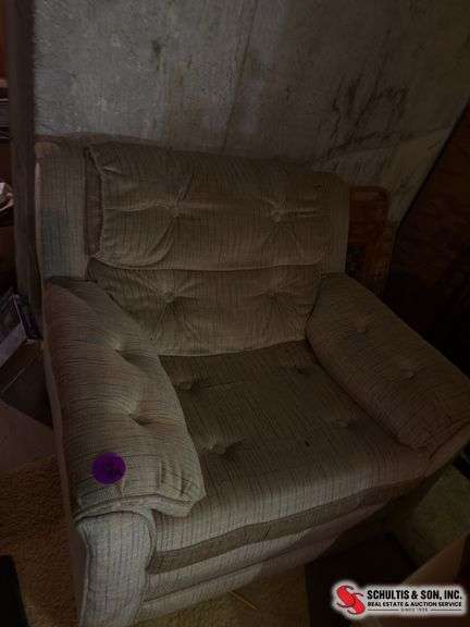 PLUSH OVERSTUFFED CHAIR