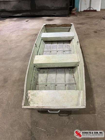 Aluminum flat bottom boat floats good 10 foot