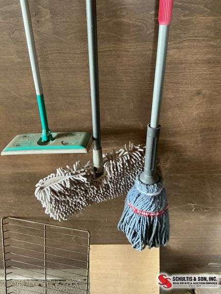 ￼ swiffer and mops