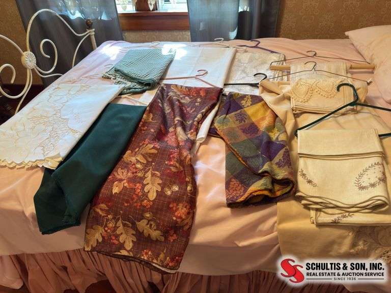 Table clothes   Autumn place   All sizes  pressed on hangers