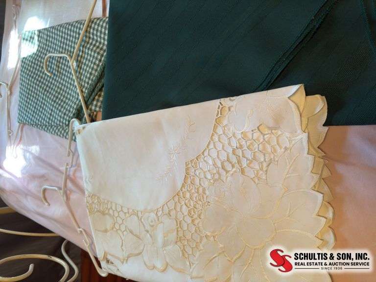 Table clothes   Autumn place   All sizes  pressed on hangers