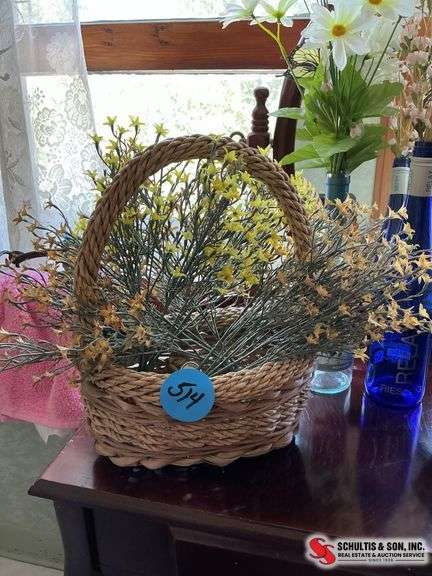Artificial flowers and baskets