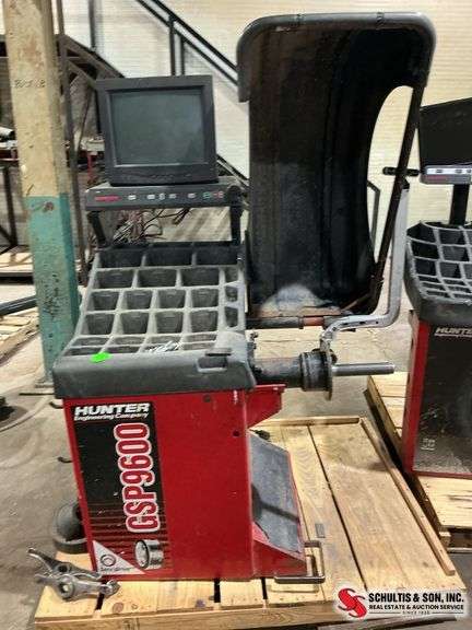 Hunter SPGSP 9600 wheel balancer works with Collett and cones