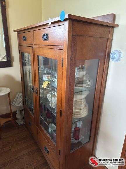 Oak   China hutch