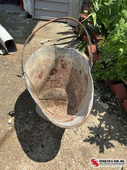 Coal scuttle