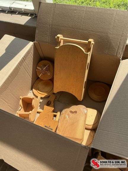 different shaped wood items that can be painted ￼ and used for crafts ￼￼