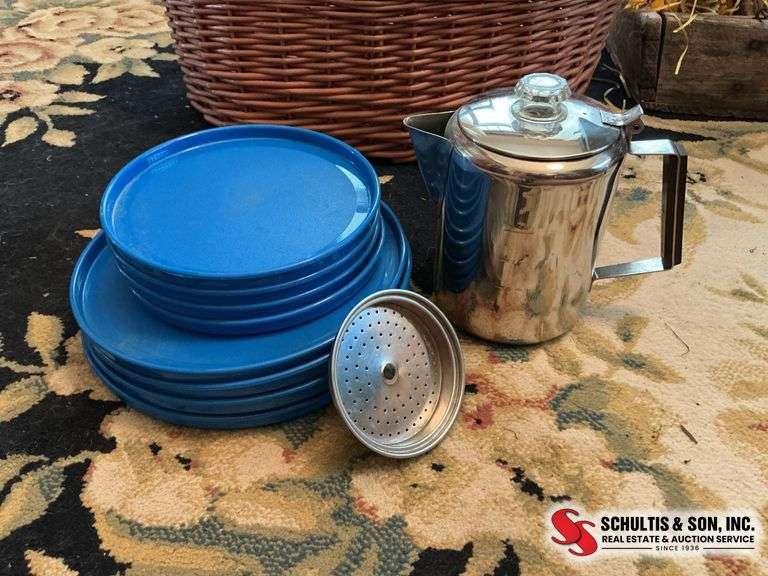 Wicker basket, plates..