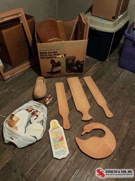 different wood shapes used for painting or for crafts ￼