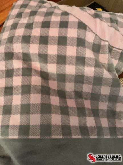 Nice wicker basket with two fleece blankets