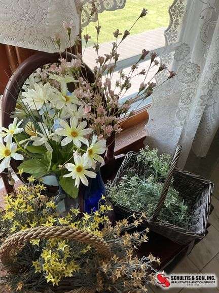 Artificial flowers and baskets