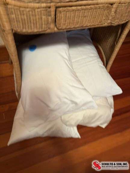 Pillows   Clean and smell good