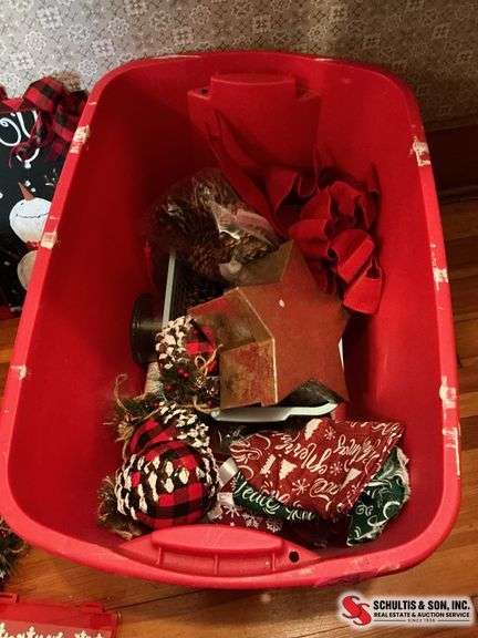 tote with ornaments- wreaths-plaid bows- and other fun things ￼