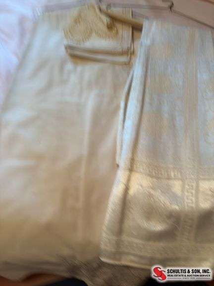 Table clothes   Autumn place   All sizes  pressed on hangers