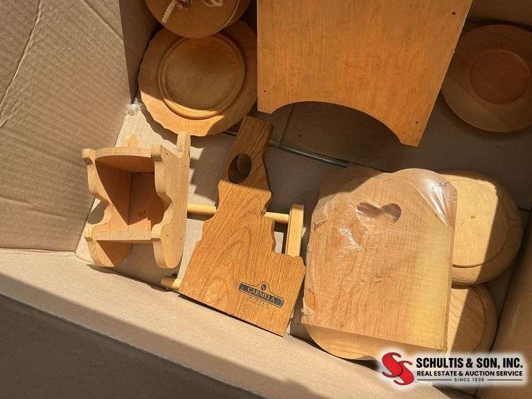 different shaped wood items that can be painted ￼ and used for crafts ￼￼