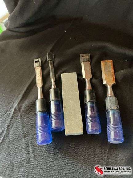 Wood chisel set