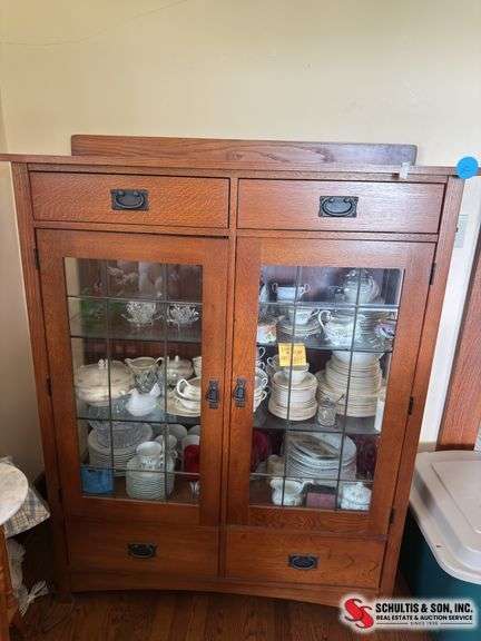Oak   China hutch