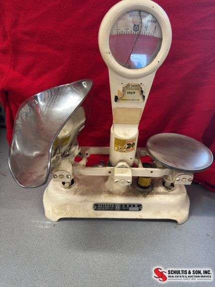 ANTIQUE SCALE FROM WYMORE DIMESTORE